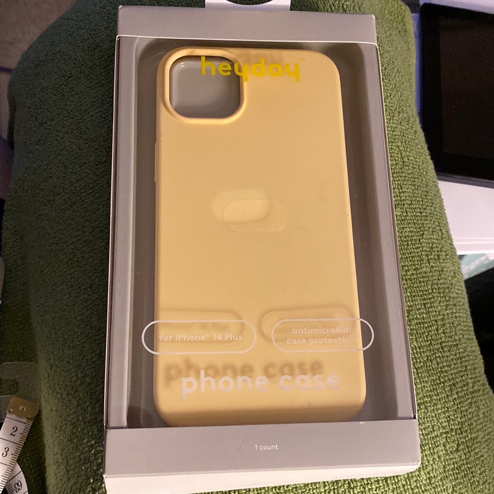 NWT. IPhone 14 plus case